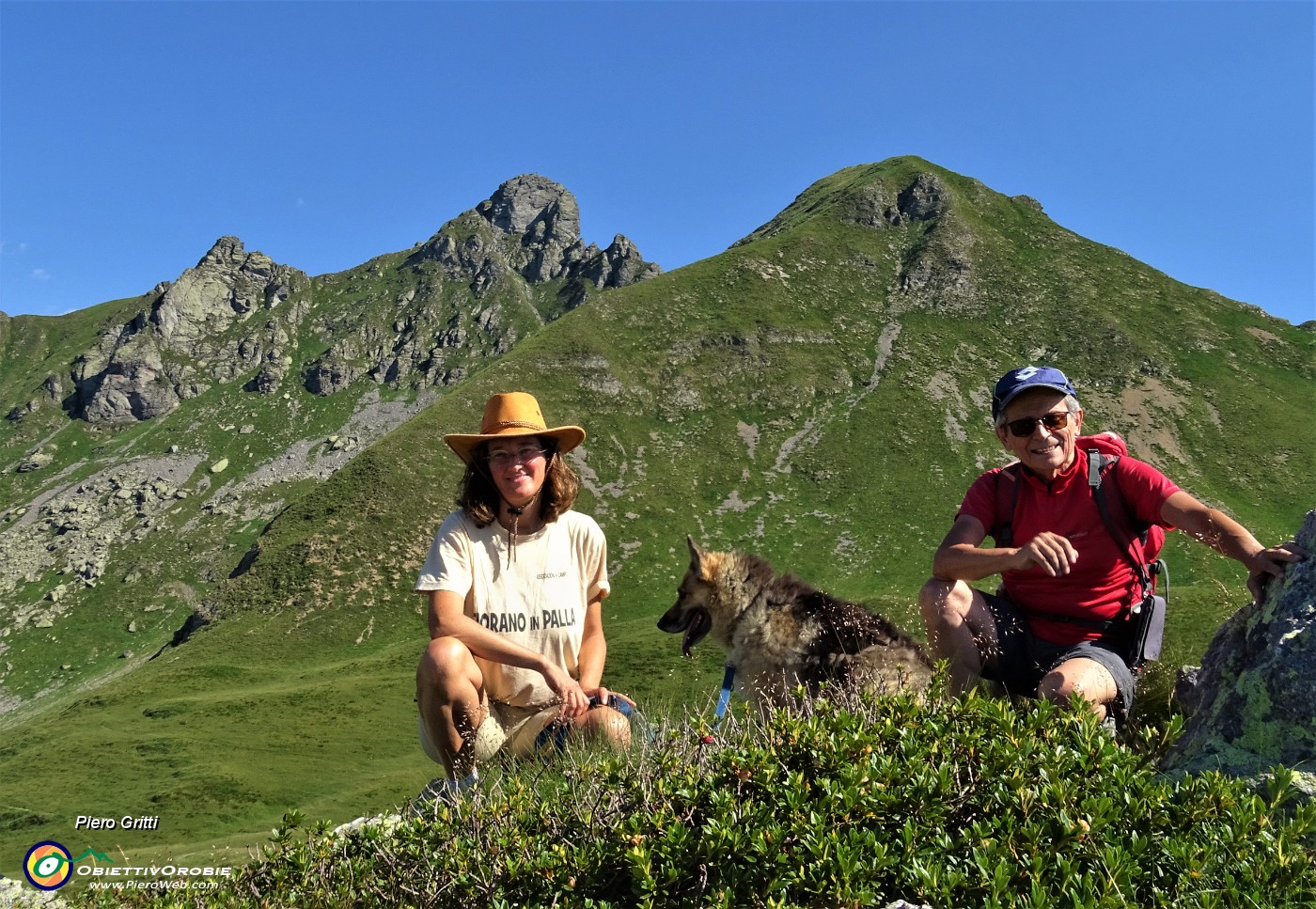 03 Ed ora via per la seconda cima, quella del  Tribortoi (2309 m) a dx (a sx il Valletto 2372 m).JPG